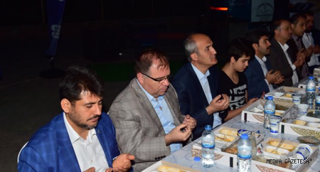 DULKADİROĞLU'NUN İFTAR SOFRASI DİVANLI'DA KURULDU