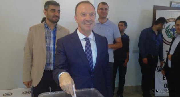 ECZACILARIN YENİ BAŞKANI ARAS