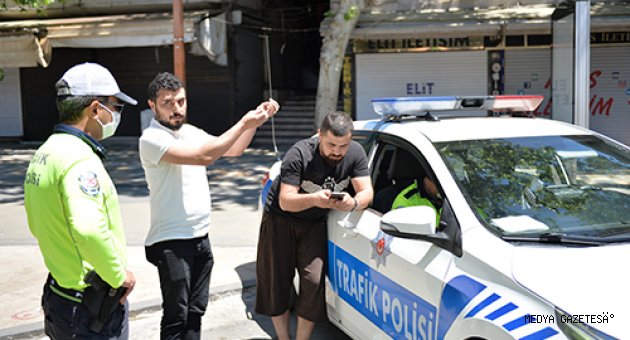 Ehliyetsiz sürücü sokağa çıkma kısıtlaması denetimine takıldı
