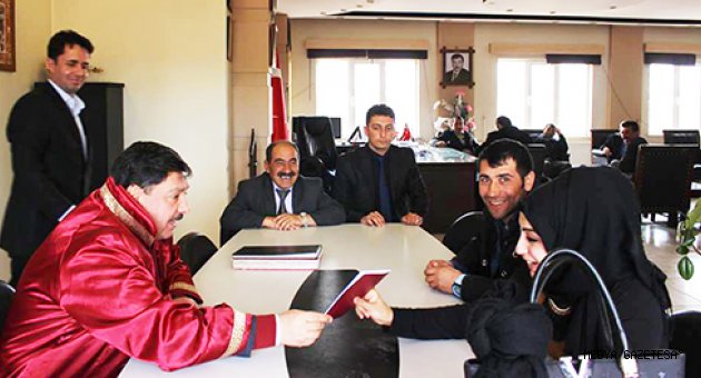 EKİNÖZÜ İLÇESİNDE, SURİYELİ GENÇ KIZIN NİKÂHI KIYILDI.