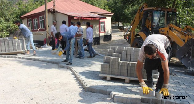Ekinözü Kürtül Mahallesinde Kilitli Parke Çalışmaları devamları devam ediyor.