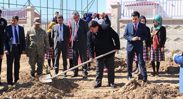 EKİNÖZÜ’NDE ÖĞRENCİLER TOPRAĞA YENİDEN HAYAT VERDİLER