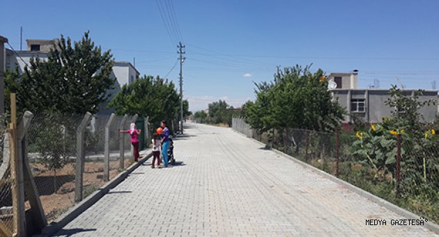 ELBİSTAN’IN MAHALLELERİNE BETON PARKE DÖŞENİYOR