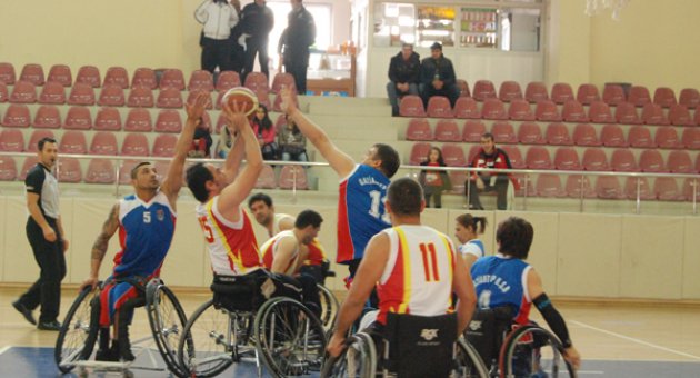 ENGELLİ BASKETBOLCULAR PLAY-OFF’U GARANTİLEDİ