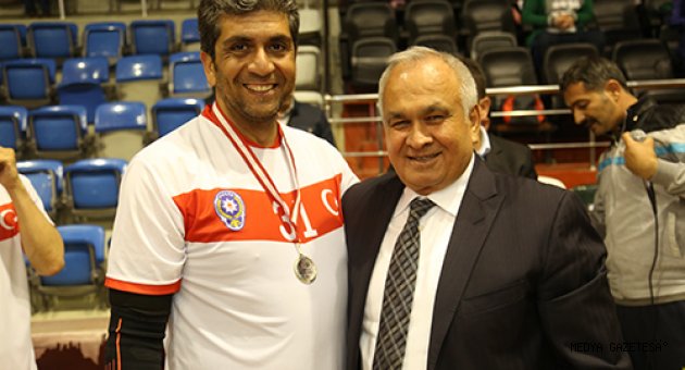 ERDEMLİ’DE VOLEYBOL TURNUVASI