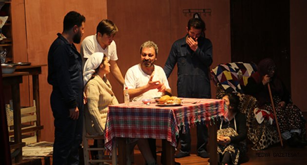 ERDEMLİ TİYATROYU SEVDİ