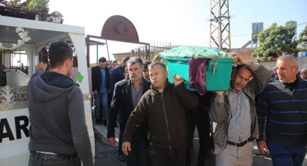 Eşinin Öldürdüğü Kadın Toprağa Verildi