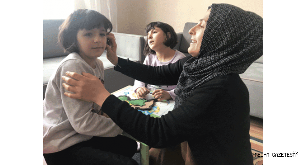 Fedakar anne, otistik ikizlerini topluma kazandırmak için mücadele ediyor
