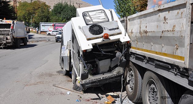 Freni boşalan temizlik aracı tıra çarptı: 1 yaralı