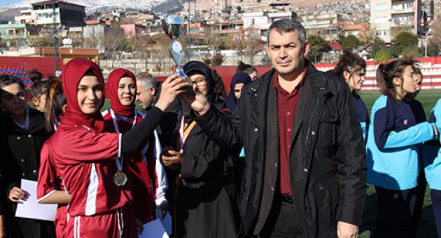 FUTBOL'DA EN İYİ OKUL TAKIMLARI BELLİ OLDU