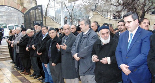 GAZETECİ KARADEMİR’İN ACI KAYBI