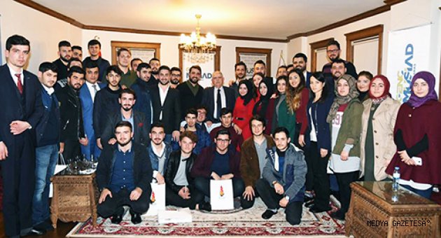 GENÇLER ADRES SORDU, ONİKİŞUBAT BELEDİYE BAŞKANI HANEFİ MAHÇİÇEK YÖN GÖSTERDİ