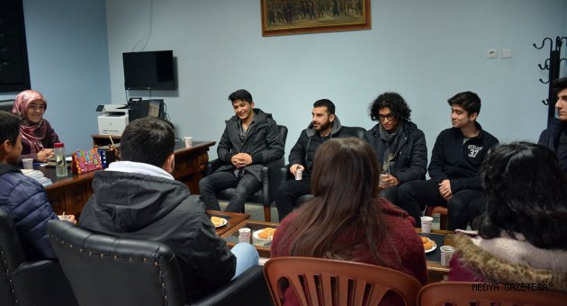 Gençler Kitapların Çevresinde Buluşuyor
