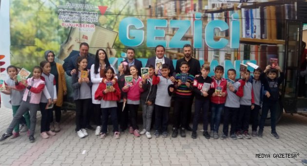 Gezici Halk Kütüphanesi 26 Okula Ulaştı