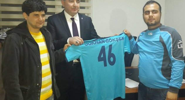 GÖKŞEN’E 46 NUMARALI FORMA HEDİYE EDİLDİ