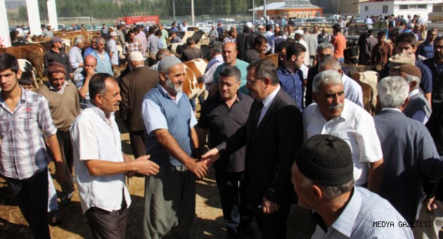 Göksun Hayvan Borsasında Kurban Hareketliliği Yaşanıyor