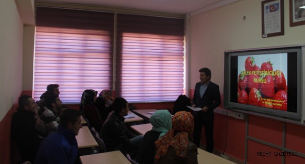 GÖKSUNDA ÇİLEK YETİŞTİRİCİLİĞİ KURSU BAŞLADI