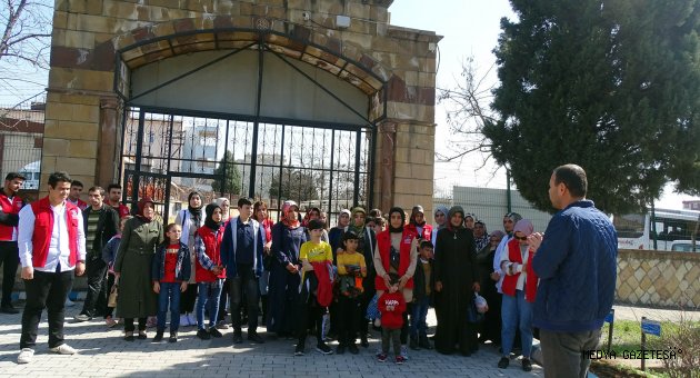 Gönüllü Gençlik Yetimlerle El Ele