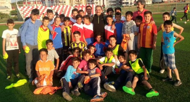 GÜVEN’DEN GELECEĞİN FUTBOL YILDIZLARINA FORMA…