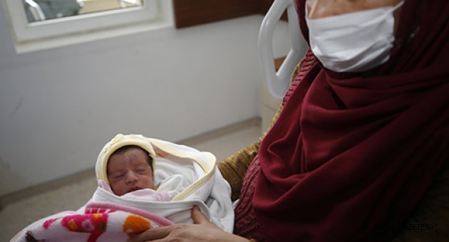 Hamileyken koronavirüsü yenip, sorunsuz doğum yaptı