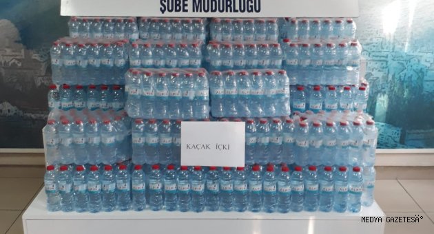 Hatay'da, bir otomobilde 306 litre kaçak içki ele geçirildi