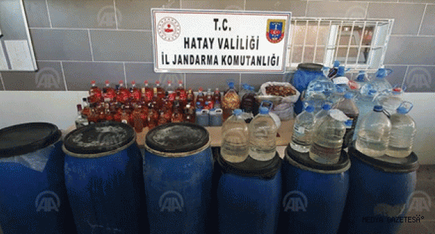 Hatay'da evlerinde kaçak alkol üreten 4 kişi gözaltına alındı