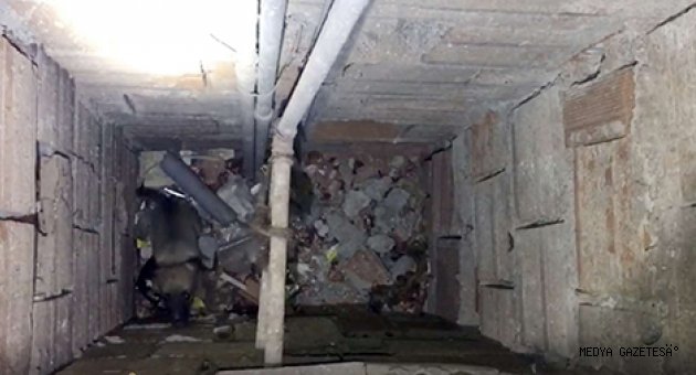 HAVALANDIRMA BOŞLUĞUNA ATILAN KÖPEĞİ İTFAİYECİLER KURTARDI