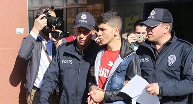 Hırsızlık anı caminin güvenlik kamerasına yansıdı