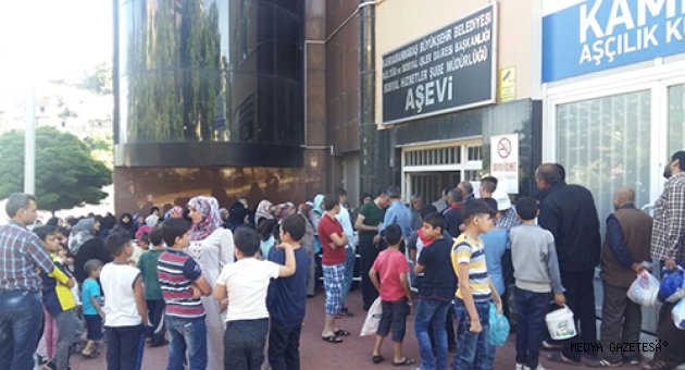 İFTAR ÇADIRI DOLDU TAŞTI