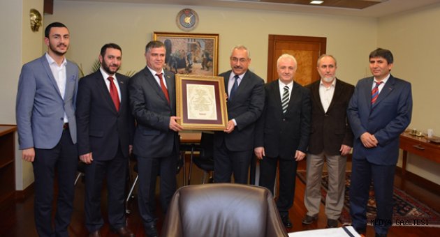 İGİAD Yöneticileri Rektör Deveci’yi Ziyaret Etti