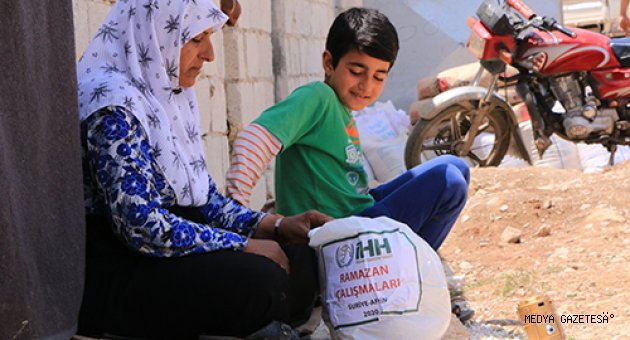 İHH'dan Afrin'de 3 bin 500 aileye gıda kolisi yardımı