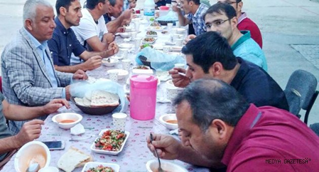 ILICA YENİYAPAN ORTAOKULU’NDA DUYGUSAL VEDA İFTARI