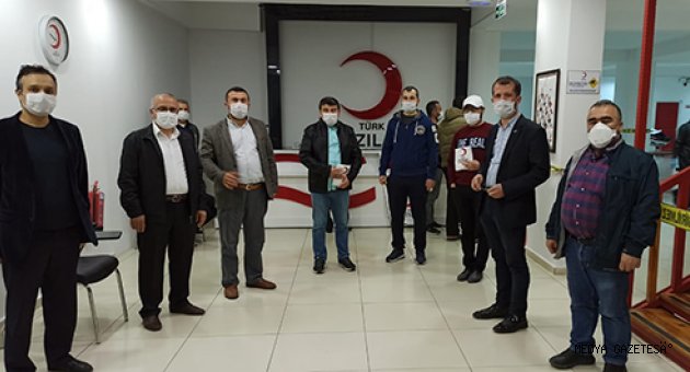 İmam Hatip Lisesi öğretmen ve velilerinden Kızılay'a kan bağışı