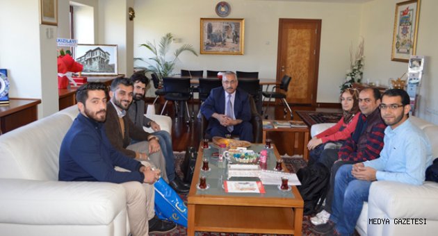 Iraklı Öğrenciler Rektör Prof. Dr. Durmuş Deveci’yi Ziyaret Etti