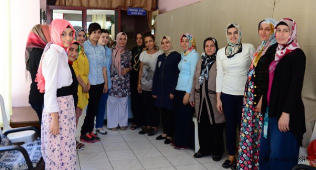 İŞİTME ENGELLİ KADINLARA DİKİŞ VE NAKIŞ KURSU