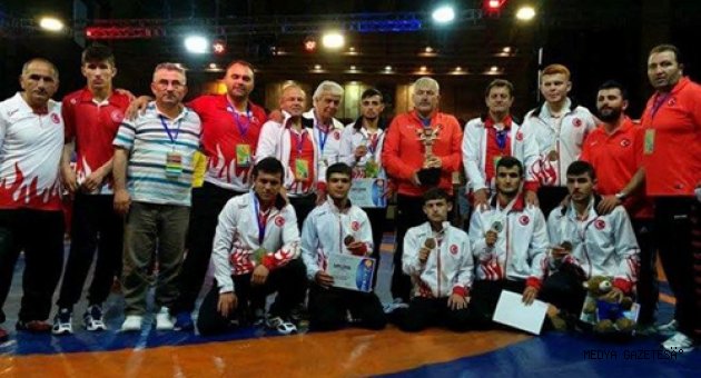 İŞİTME ENGELLİLER DÜNYA GÜREŞ ŞAMPİYONASI’NDA 5 MADALYA KAZANDIK