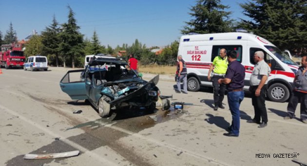 Isparta'da iki otomobil çarpıştı: 3 yaralı