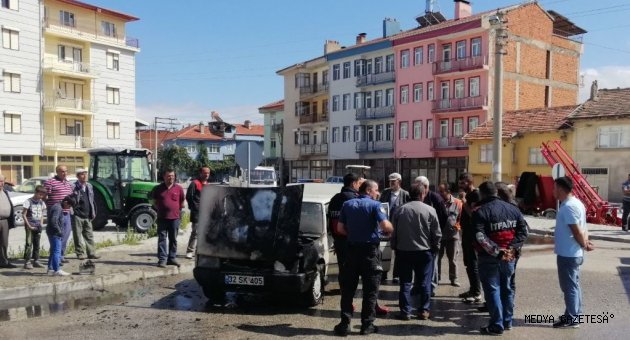 Isparta'da seyir halindeki otomobil yandı
