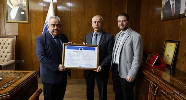 İSTİKLAL ÜNİVERSİTESİ ERASMUS + ECHE BEYANNAMESİNİ ALDI