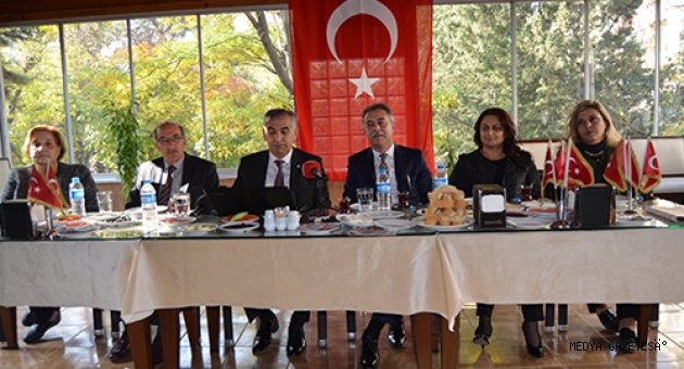 İYİ PARTİ KURUCU İLÇE BAŞKANLARI BASINLA BULUŞMASI