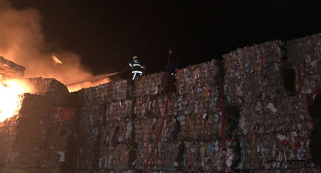 KAĞIT FABRİKASINDA BÜYÜK YANGIN