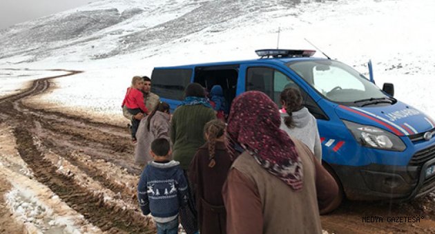Kahramanmaraş kar yağışı nedeniyle mahsur kalan 30 yaylacı kurtarıldı