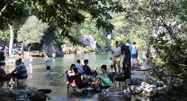 Kahramanmaraş'ın Kanlıbüvet Kanyonu turkuaz rengiyle ilgi görüyor
