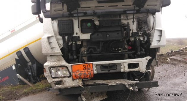 Kahramanmaraş'ta akaryakıt tankeri bariyerlere çarptı: 1 yaralı