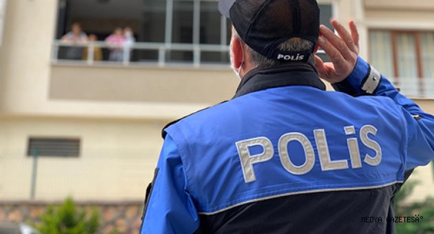 Kahramanmaraş'ta bir çocuk sitede gördüğü polislere 23 Nisan şiiri okudu