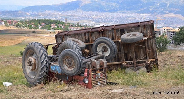 Kahramanmaraş'ta devrilen kum yüklü traktörün altında kalan sürücü öldü