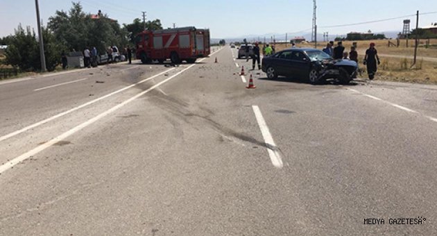 Kahramanmaraş'ta hafif ticari araç ile otomobil çarpıştı: 1 ölü, 3 yaralı