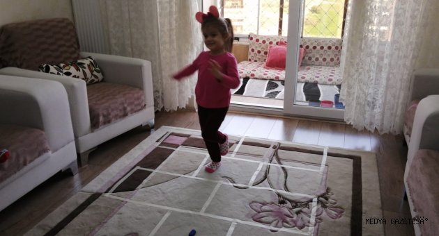 Kahramanmaraş'ta iki kardeş sokak oyunlarını eve taşıdı