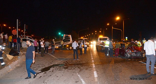 Kahramanmaraş'ta iki otomobil çarpıştı: 8 yaralı