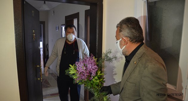 Kahramanmaraş'ta koronavirüsü yenen 55 yaşındaki KOAH hastası taburcu edildi